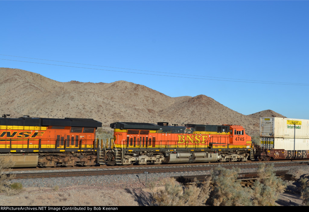 BNSF 4745